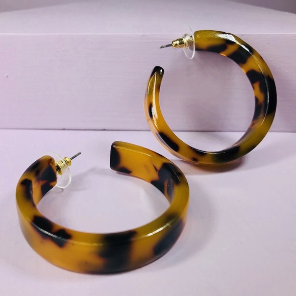 CLOSET REHAB Jewelry - Tortoise Thick Hoops